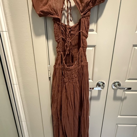 Elegant Brown Women's Dress - Picture 2 of 4
